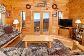 Pigeon Forge Cabin living Room that features a great Mountain View